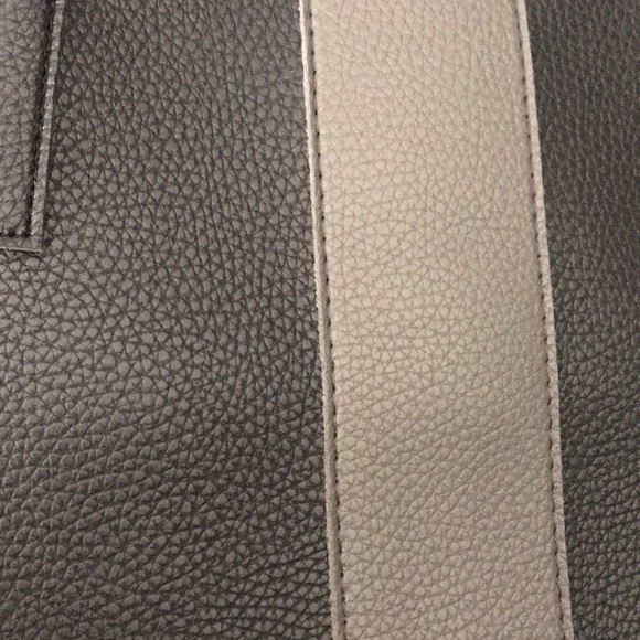 Vince Camuto tote - Picture 2 of 6